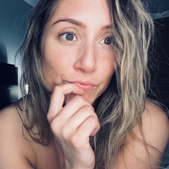 Meet your Posher, Stephanie - Picture 1 of 1